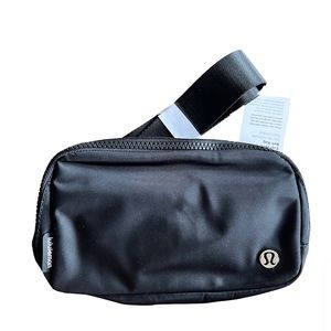 NWT Lululemon Everywhere Belt Bag